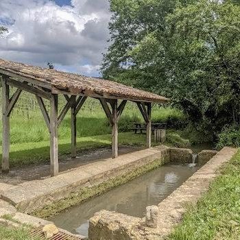 Le lavoir de Gueynich à Pujols-sur-Dordogne